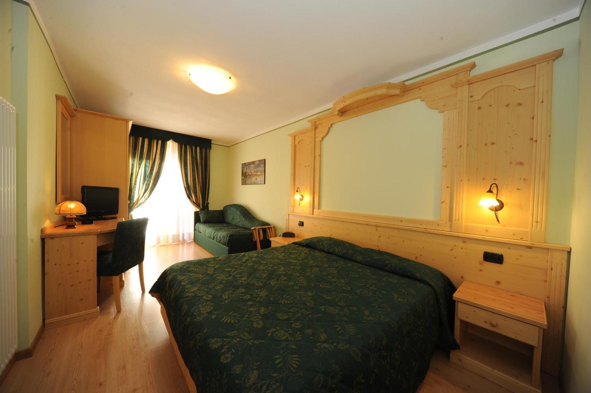 Hotel Canada Pinzolo Exterior foto