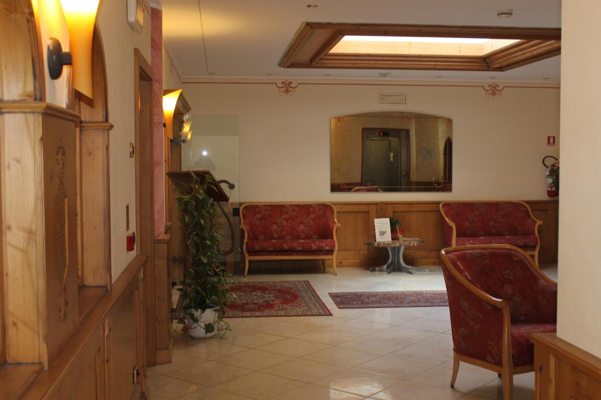 Hotel Canada Pinzolo Exterior foto