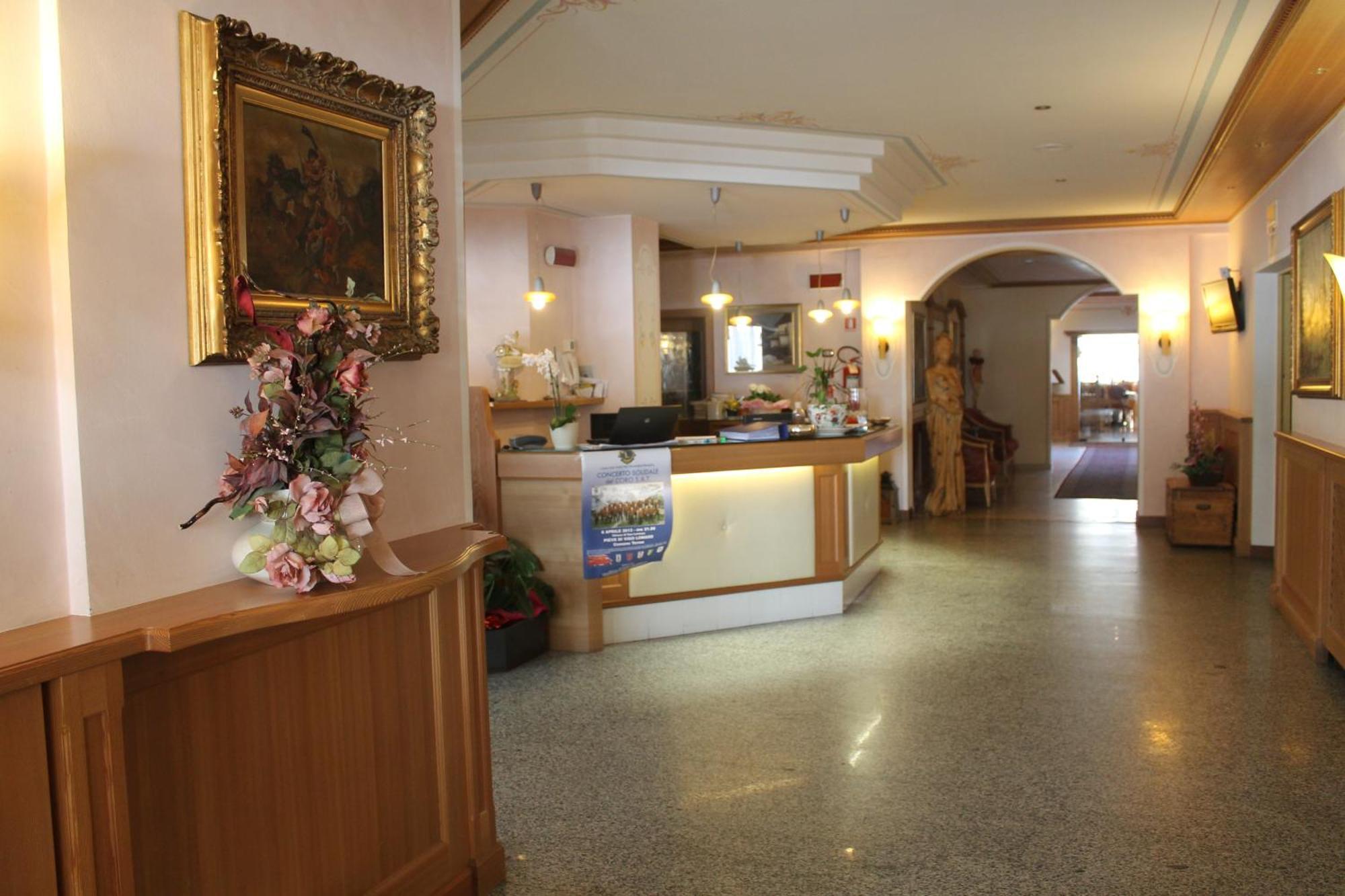 Hotel Canada Pinzolo Exterior foto